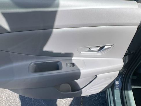 Used 2025 Hyundai Elantra SE FWD image 19