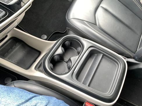 Used 2020 Chrysler Voyager Lxi w/ Cold Weather Group image 16