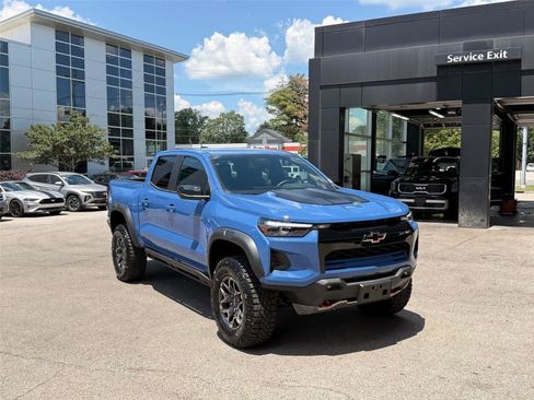 Used 2025 Chevrolet Colorado ZR2 AWD/4WD image 8