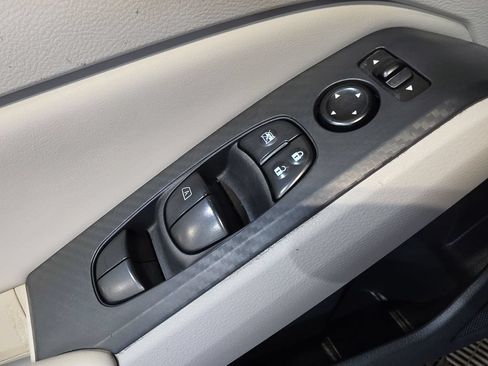 Used 2025 Nissan Altima 2.5 SV FWD image 15