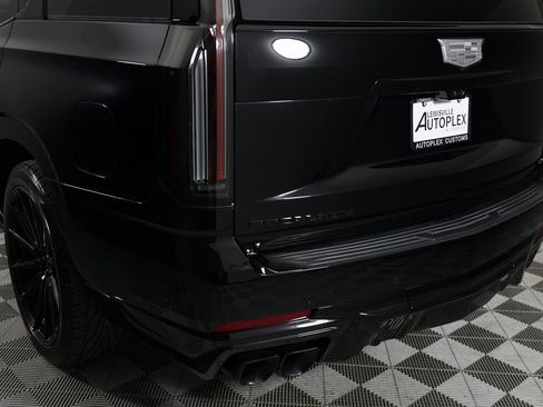 Used 2025 Cadillac Escalade V w/ LPO, ONYX Package image 52