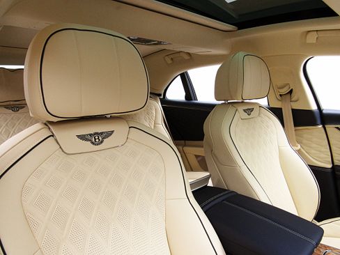 Used 2022 Bentley Flying Spur V8 AWD/4WD image 28