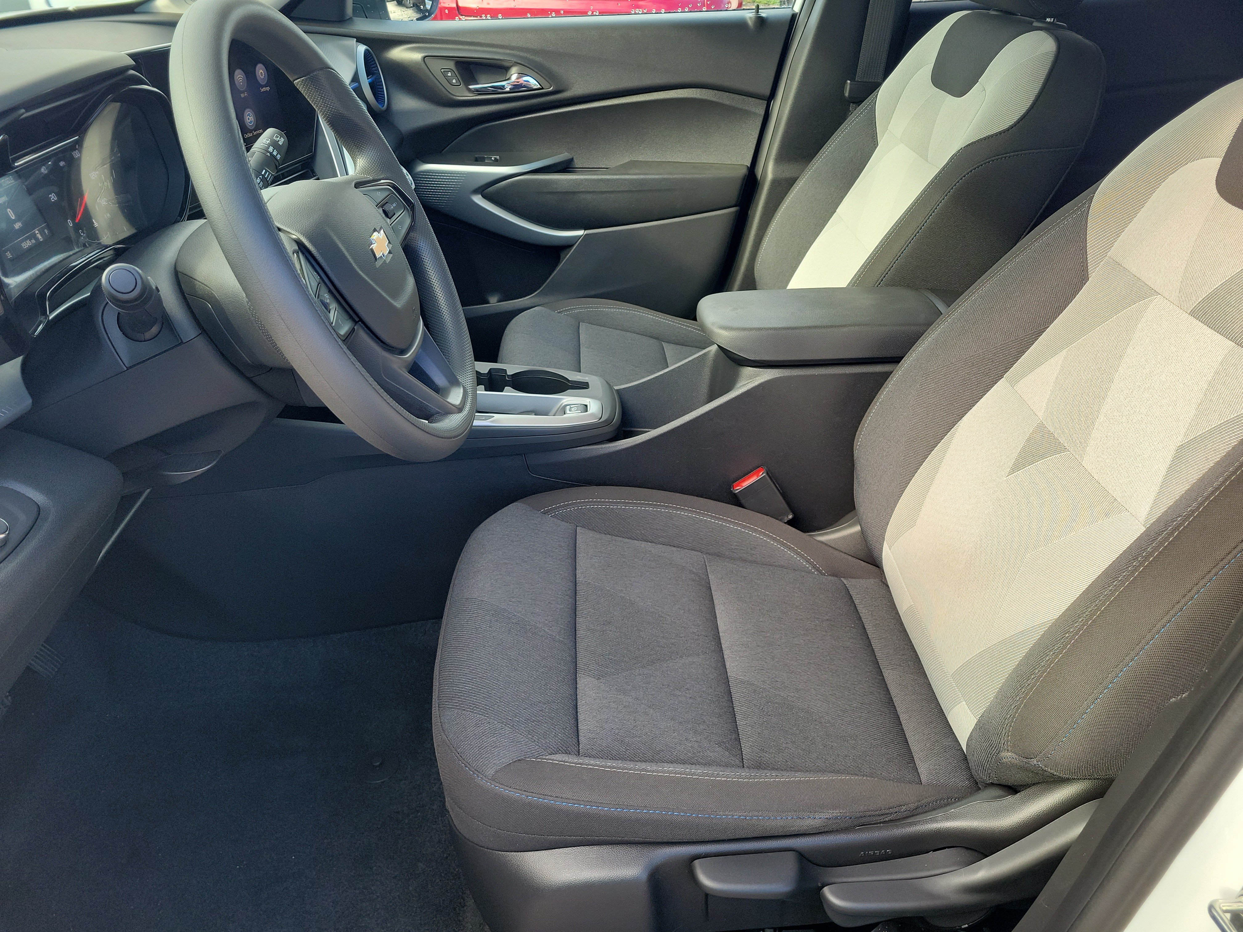 Used 2024 Chevrolet Trax LS w/ Driver Confidence Package FWD image 18