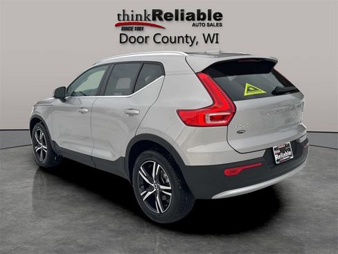 Used 2025 Volvo XC40 B5 Core image 3