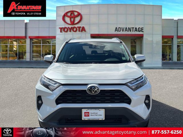Used 2023 Toyota RAV4 XLE Premium AWD/4WD image 2