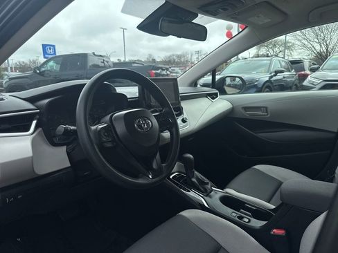 Used 2025 Toyota Corolla LE FWD image 13