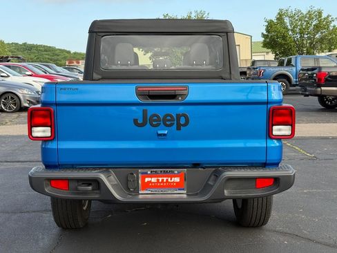 Used 2025 Jeep Gladiator Sport AWD/4WD image 4