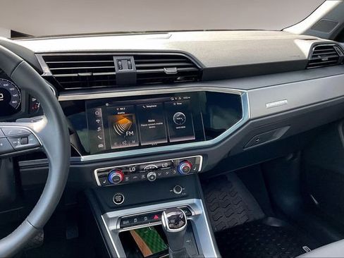 Used 2025 Audi Q3 2.0T Premium w/ Convenience Package image 9