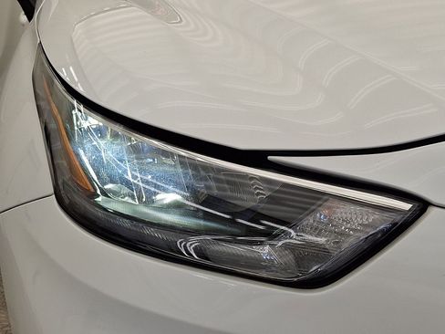 Certified 2020 Toyota Highlander XLE AWD/4WD image 32