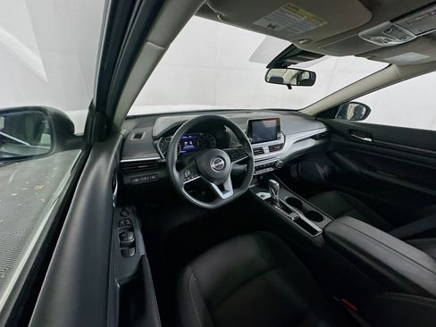 Used 2025 Nissan Altima 2.5 SV FWD image 18
