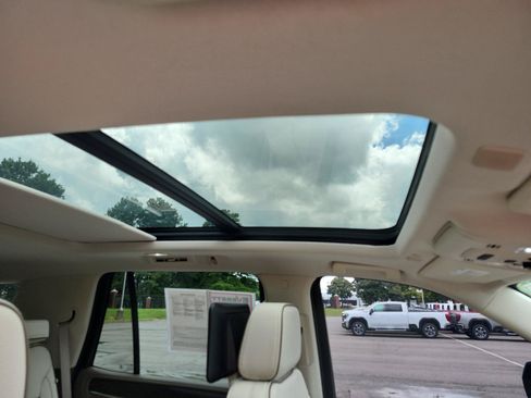 Used 2024 GMC Yukon Denali AWD/4WD image 9