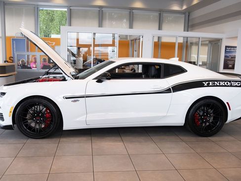 Used 2021 Chevrolet Camaro SS RWD image 3