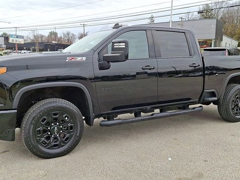 Certified 2022 Chevrolet Silverado 2500 LT w/ Midnight Edition image 5