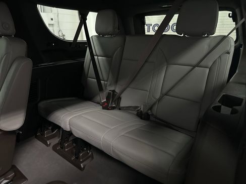 Used 2023 Chevrolet Suburban Z71 w/ Luxury Package image 23