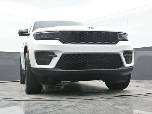 Used 2023 Jeep Grand Cherokee Altitude image 59