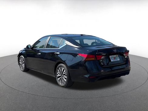 Used 2025 Nissan Altima 2.5 SV image 10
