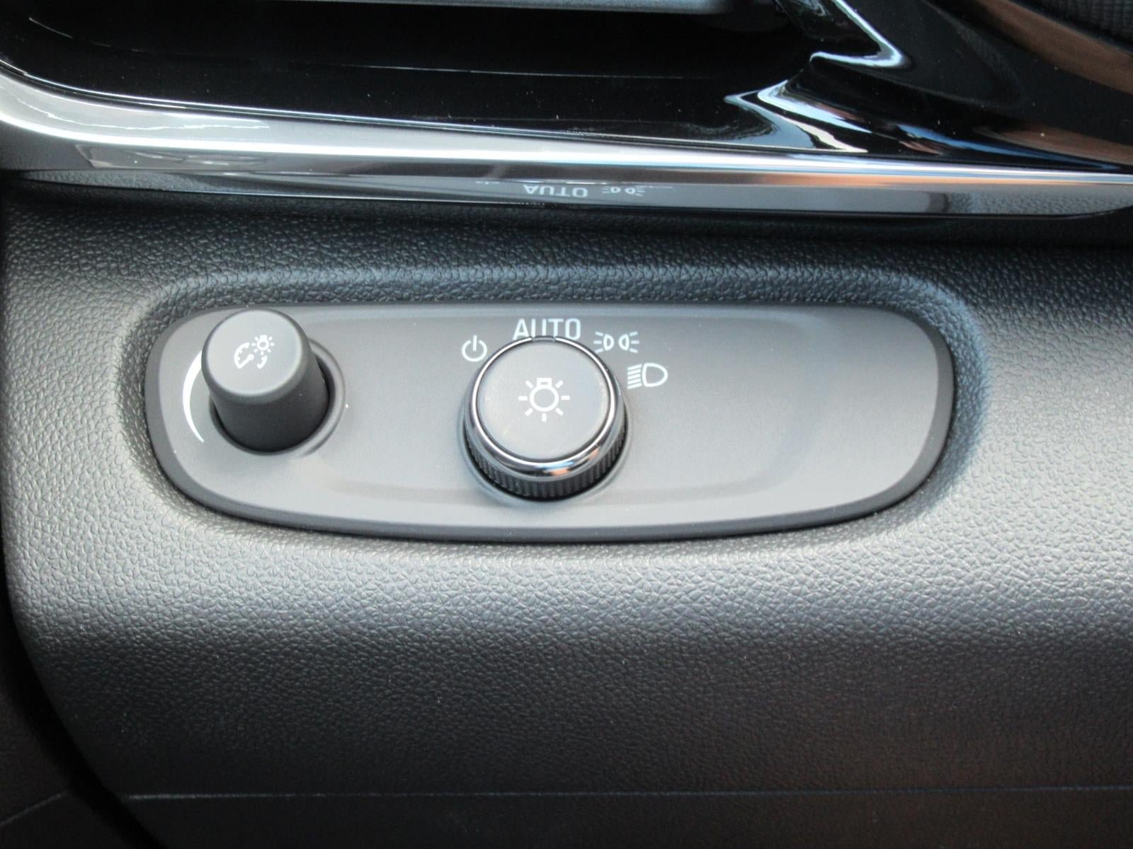 Used 2026 Buick Envista Avenir FWD image 21