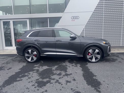 New 2026 Audi SQ5 Premium Plus image 2