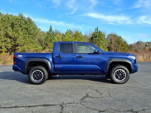 Used 2024 Toyota Tacoma TRD Off-Road image 2