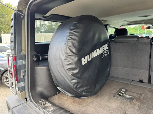 Used 2005 HUMMER H2 w/ Preferred Equipment Group AWD/4WD image 34