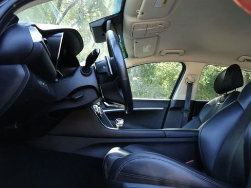 Used 2023 Genesis G70 2.0T image 4