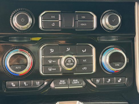 Used 2021 GMC Yukon Denali w/ Denali Ultimate Package AWD/4WD image 10