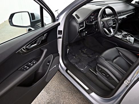Used 2018 Audi Q7 3.0T Prestige w/ Prestige Package image 4