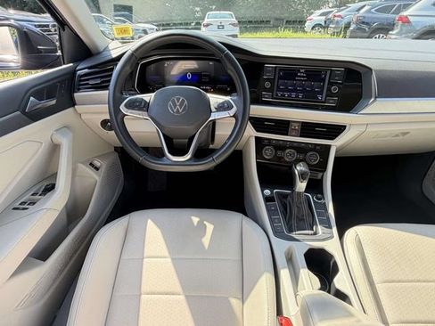 Used 2023 Volkswagen Jetta SE FWD image 13