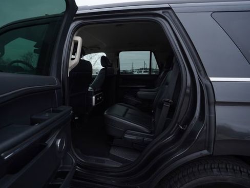 Used 2023 Ford Expedition XLT image 14