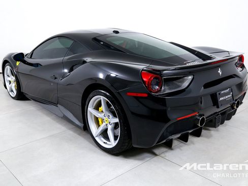 Used 2018 Ferrari 488 GTB RWD image 6