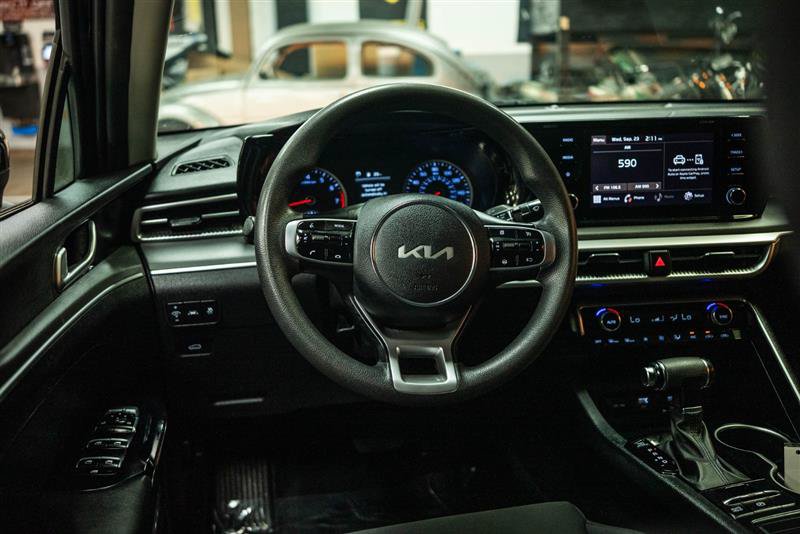Used 2022 Kia K5 LXS FWD image 15