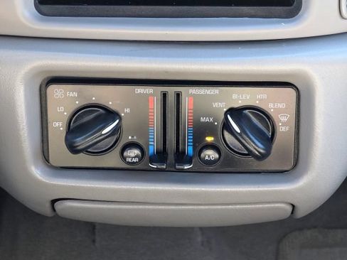 Used 2001 Buick Century Custom w/ Premium Pkg FWD image 28