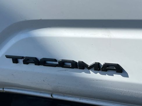 Certified 2024 Toyota Tacoma TRD Off-Road AWD/4WD image 21
