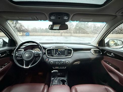 Used 2018 Kia Sorento SX image 24