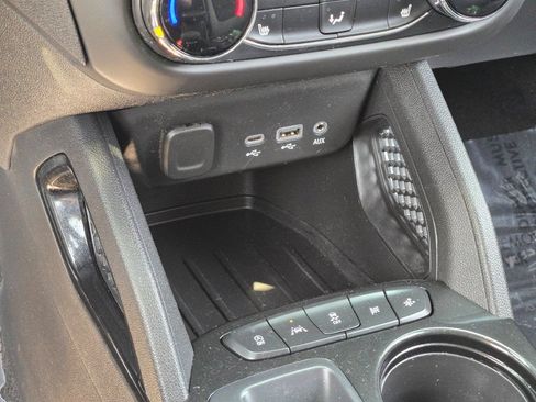 Used 2023 Chevrolet TrailBlazer LT FWD image 23