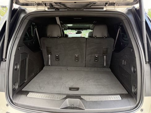 Used 2023 Chevrolet Suburban RST RWD image 31
