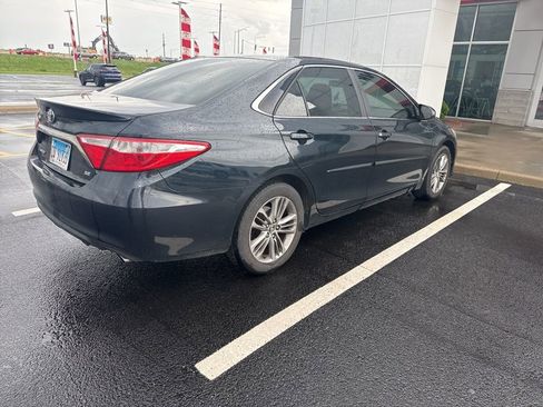 Used 2015 Toyota Camry SE w/ Moonroof Package image 6