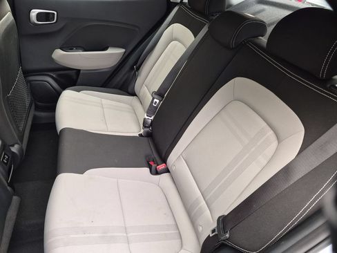 Used 2025 Hyundai Venue SEL FWD image 27