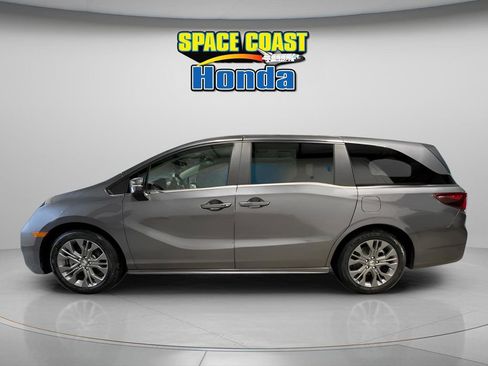 New 2026 Honda Odyssey Touring image 4