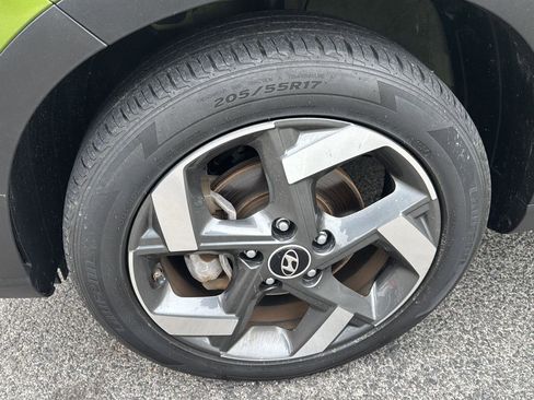 Used 2023 Hyundai Venue SEL w/ Cargo Package image 13