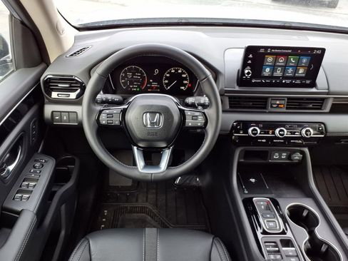 New 2025 Honda Pilot Touring image 14