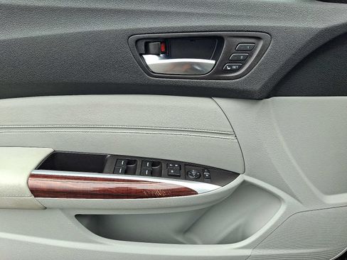 Used 2016 Acura TLX w/ Technology Package FWD image 12