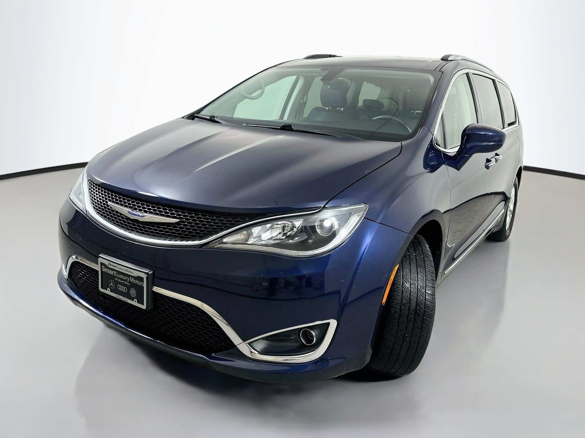 Used 2018 Chrysler Pacifica Touring-L Plus FWD image 3