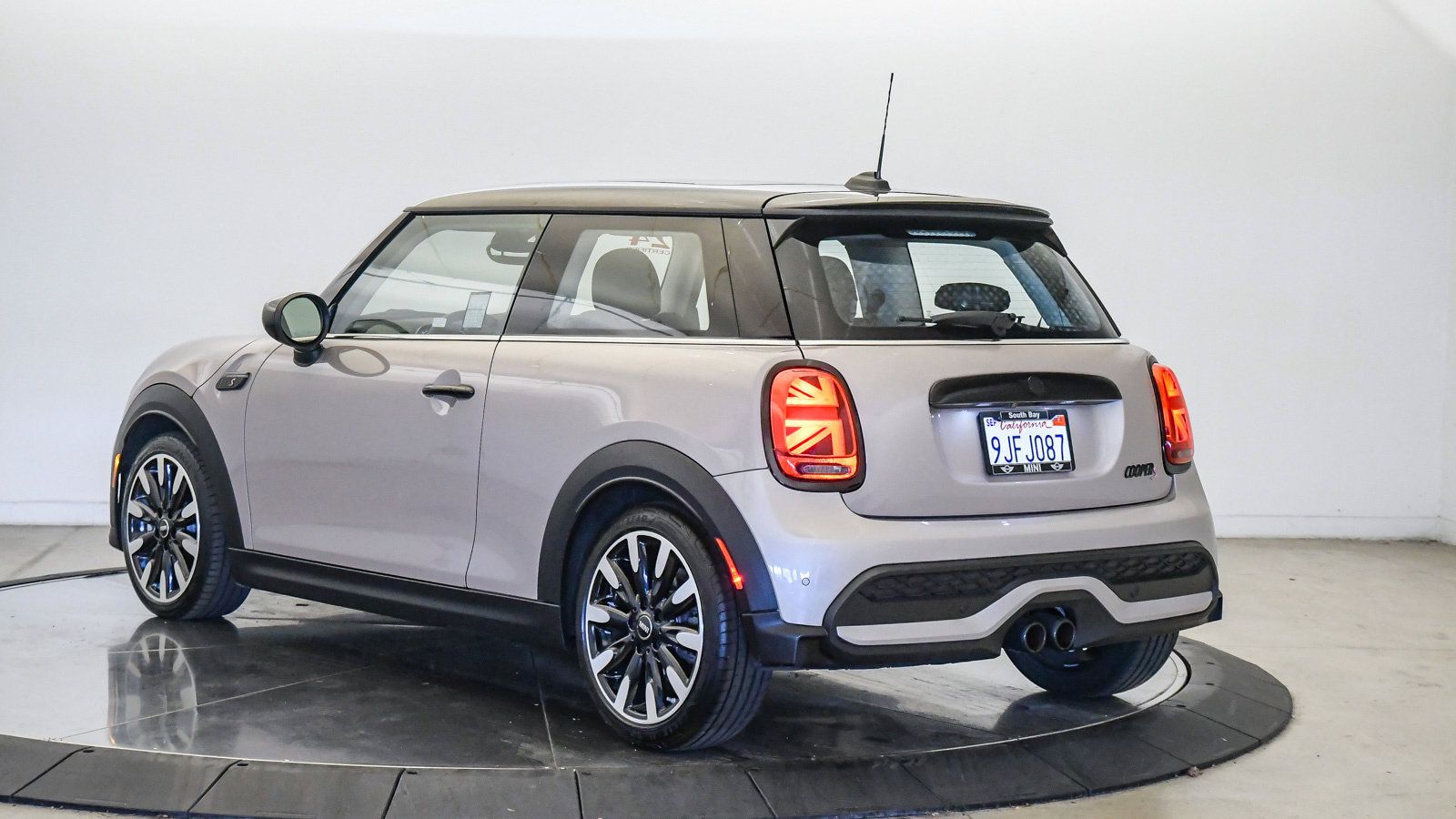 Used 2024 MINI Cooper S FWD image 2