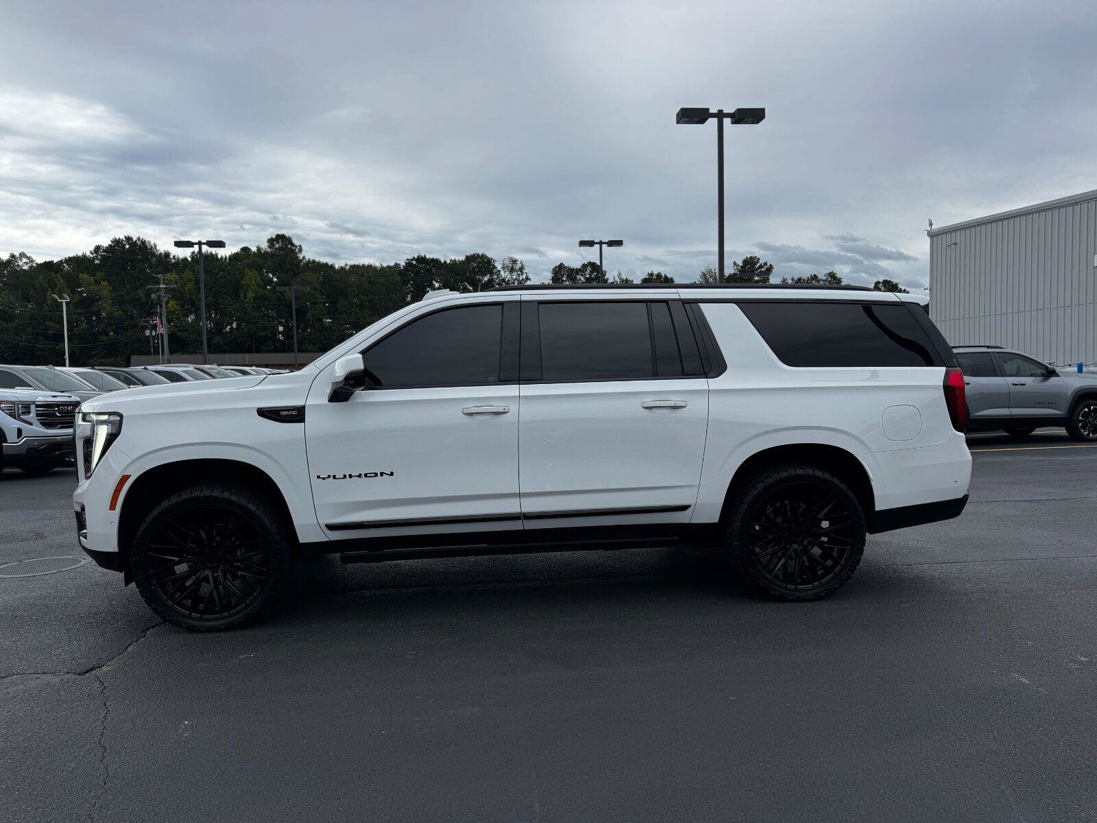 Used 2025 GMC Yukon XL Elevation w/ LPO, Floor Liner Package RWD image 2