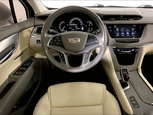Used 2018 Cadillac XT5 Premium Luxury w/ Driver Assist Package AWD/4WD image 7