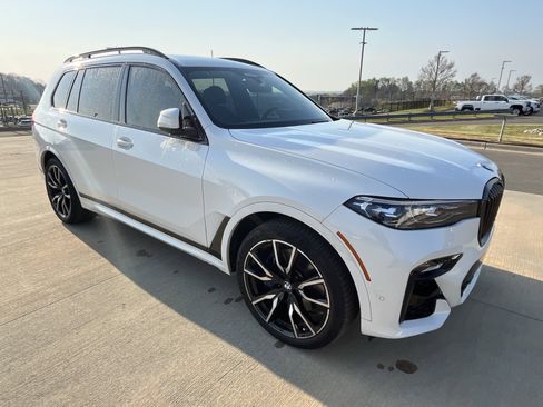 Used 2021 BMW X7 xDrive40i w/ M Sport Package image 33