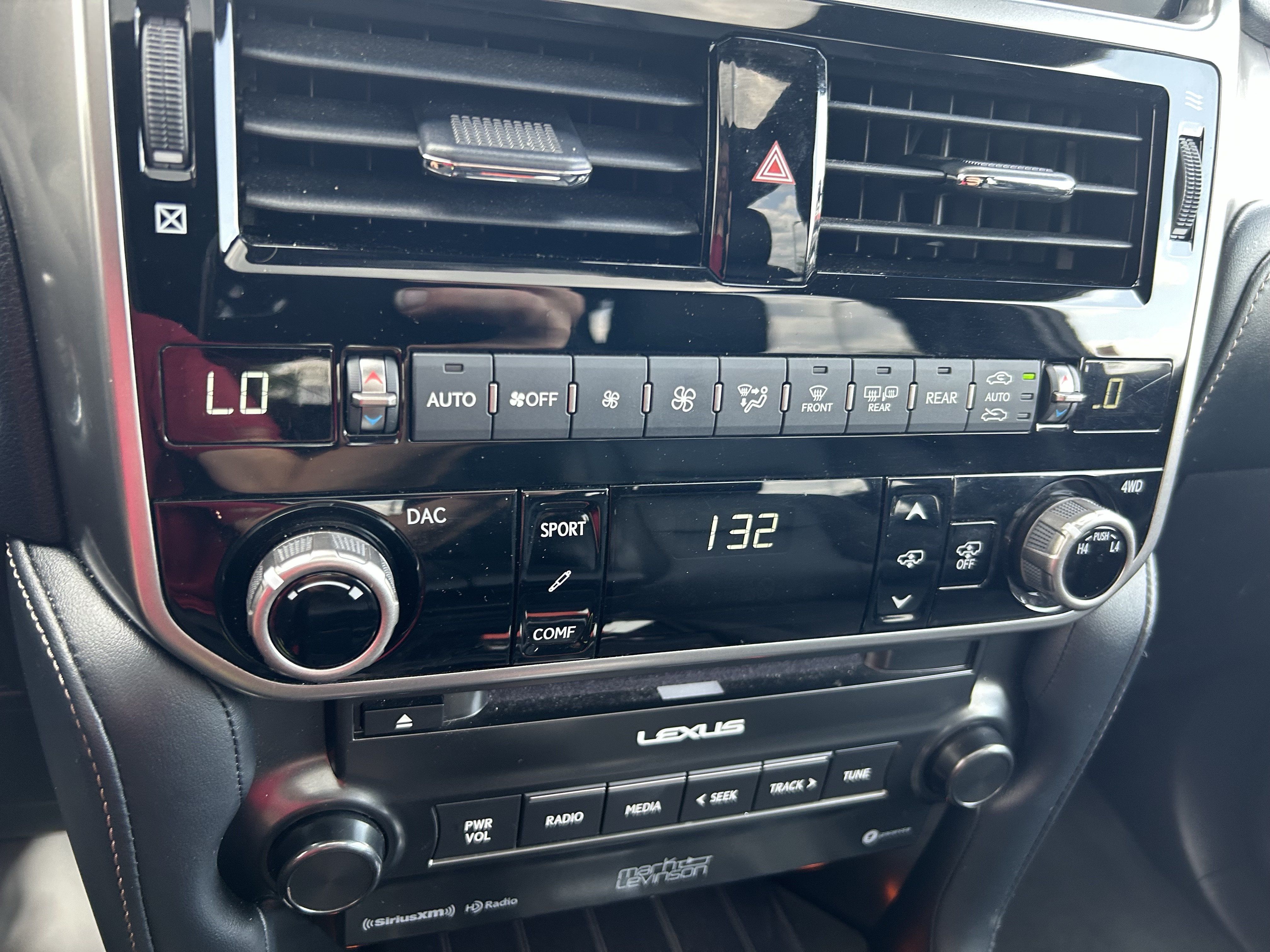 Used 2023 Lexus GX 460 Luxury w/ Sport Design Package AWD/4WD image 31