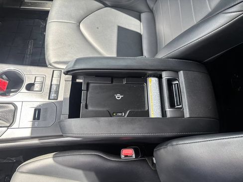 Used 2022 Toyota Highlander XLE FWD image 32