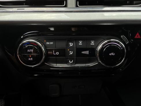 Used 2025 Chevrolet Trax LT FWD image 25